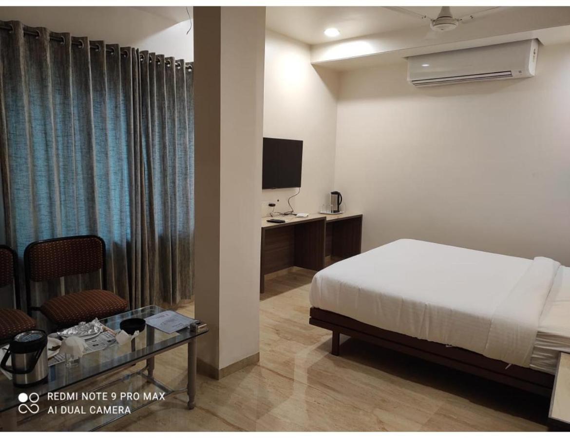 Hotel Dwarka, Nagpur Extérieur photo